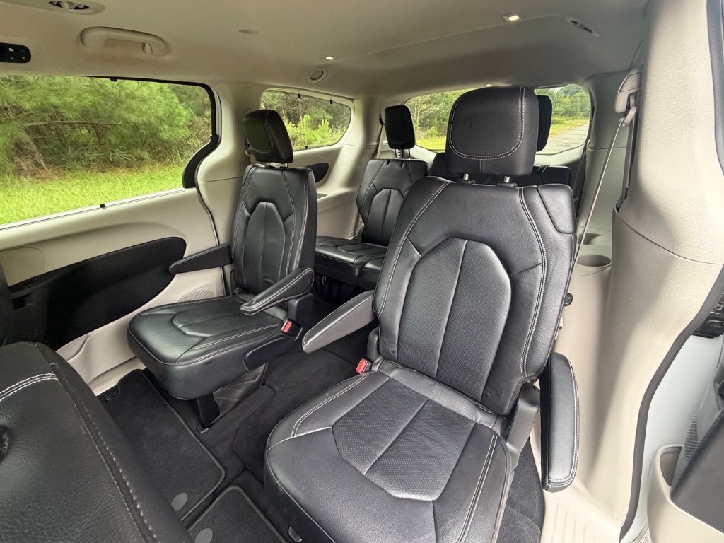 2022 Chrysler Pacifica - $14,550