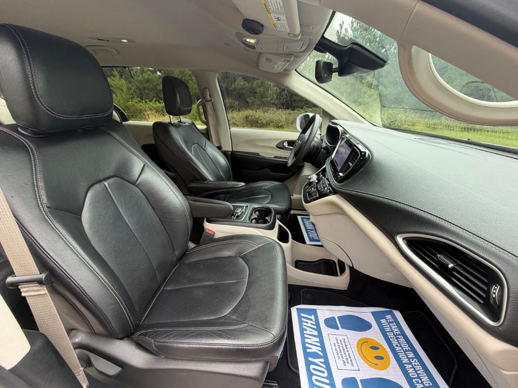 2022 Chrysler Pacifica - $14,550