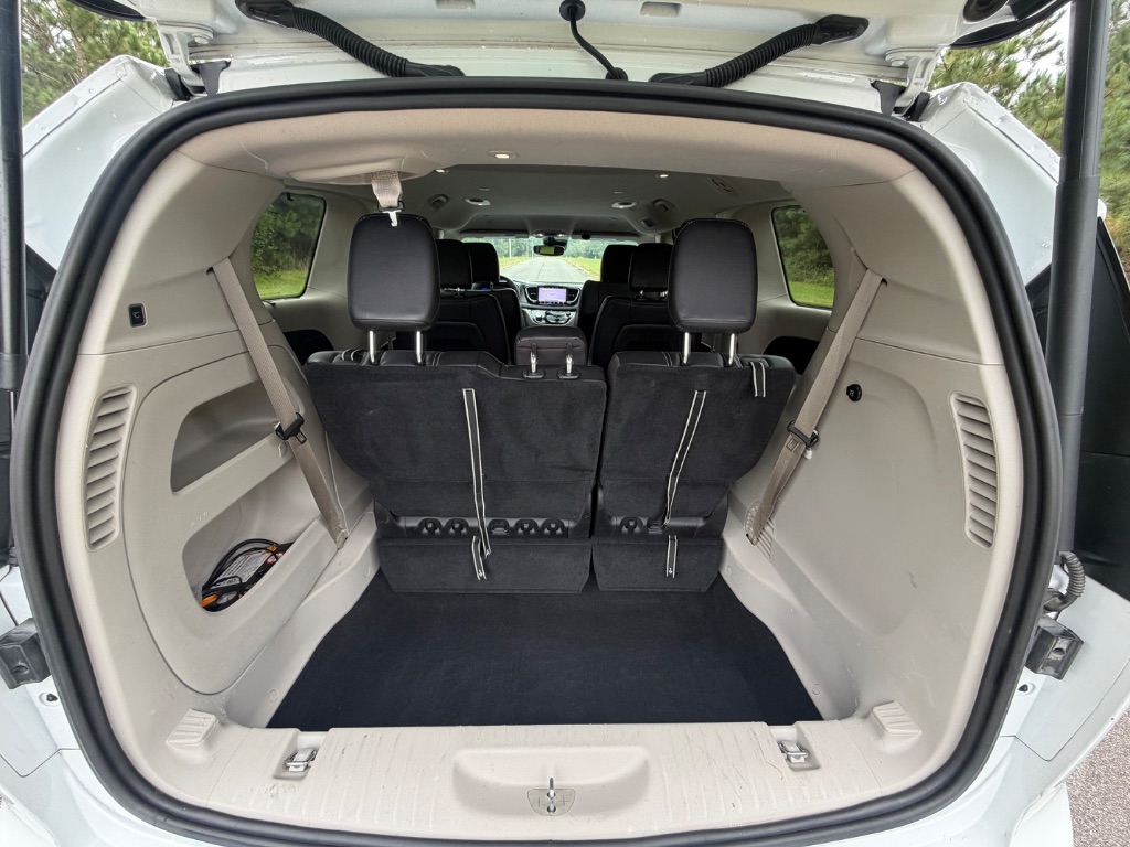 2022 Chrysler Pacifica - $14,550