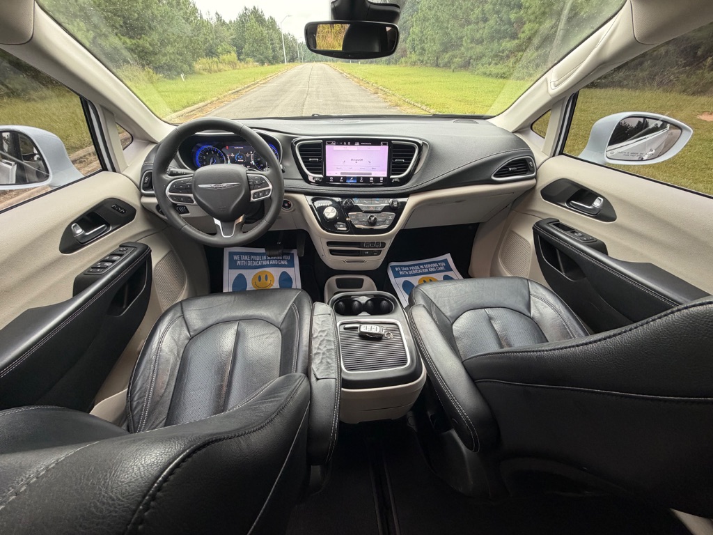 2022 Chrysler Pacifica - $14,550