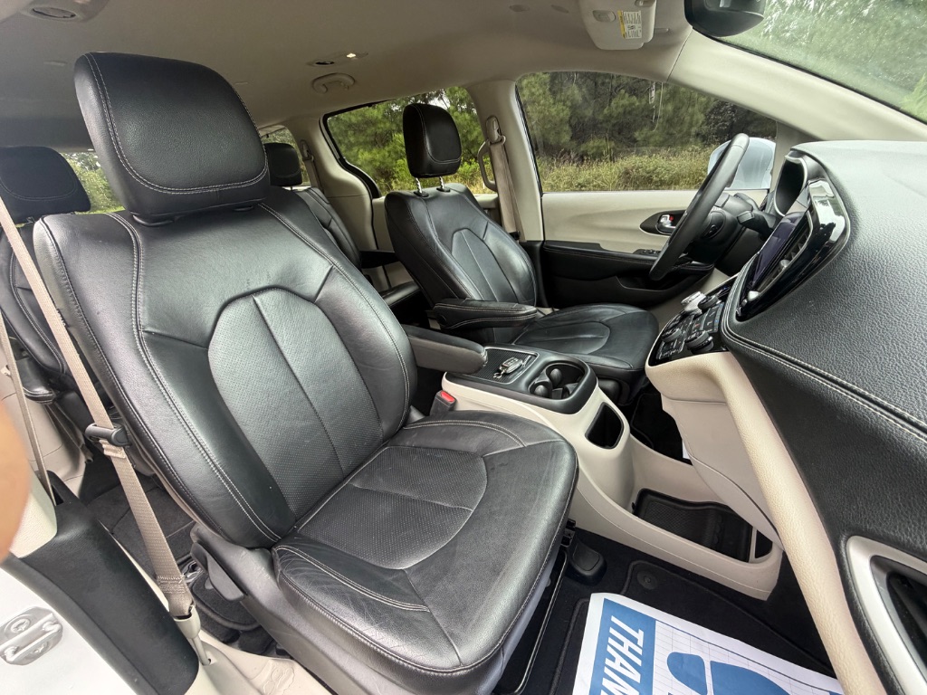 2022 Chrysler Pacifica - $14,550