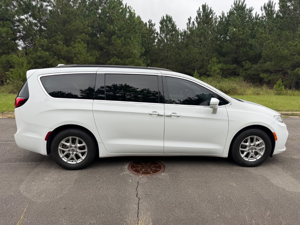 2022 Chrysler Pacifica - $14,550