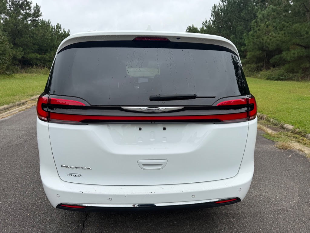 2022 Chrysler Pacifica - $14,550