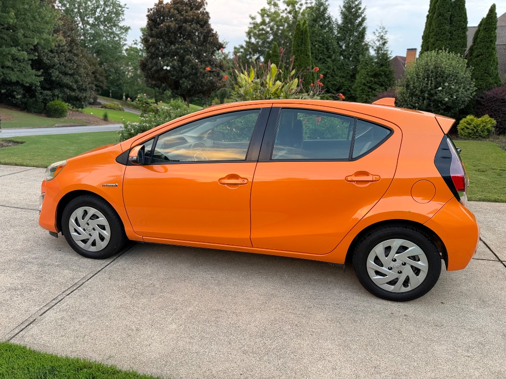 2016 Toyota Prius - $12,500