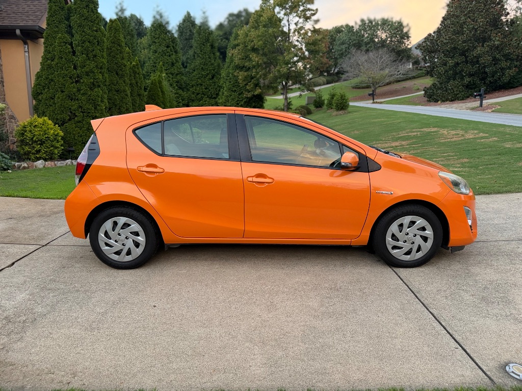 2016 Toyota Prius - $12,500
