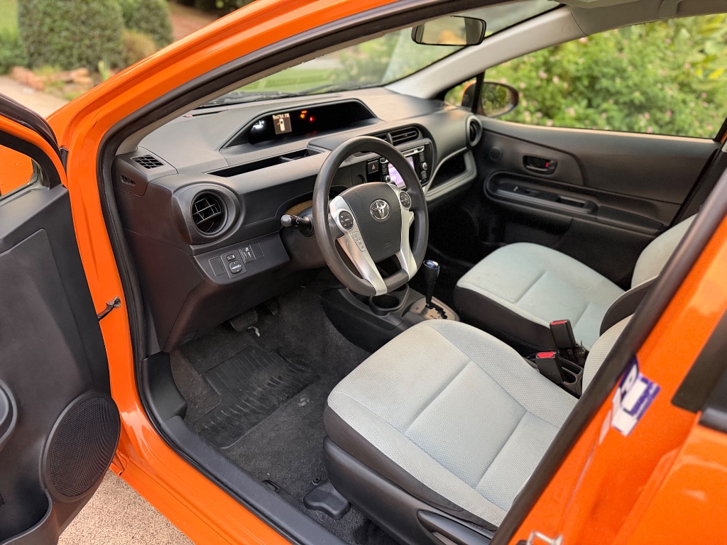 2016 Toyota Prius - $12,500