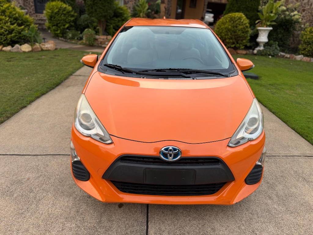 2016 Toyota Prius - $12,500