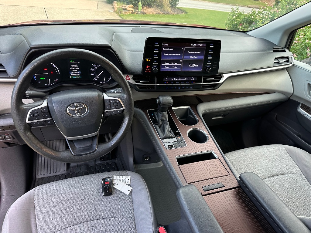 2021 Toyota Sienna - $25,000