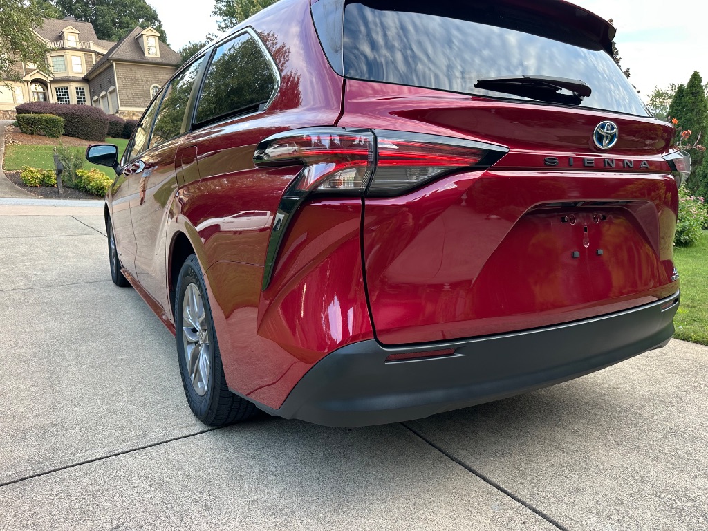 2021 Toyota Sienna - $25,000