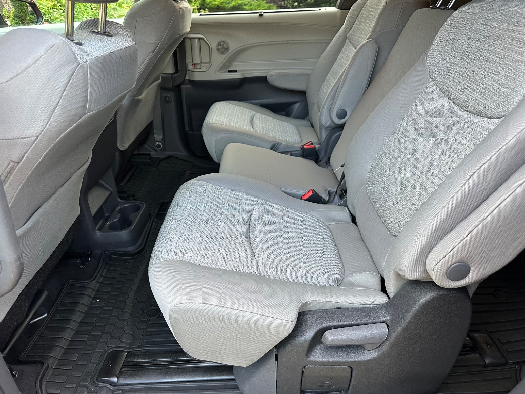 2021 Toyota Sienna - $25,000