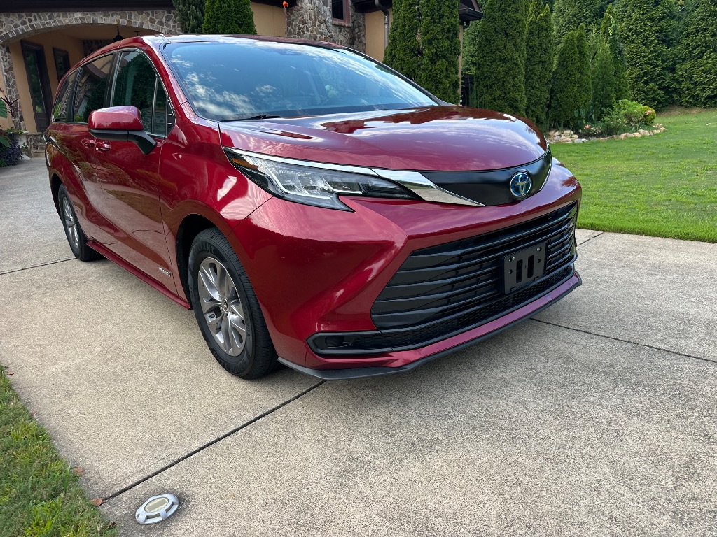 2021 Toyota Sienna - $25,000