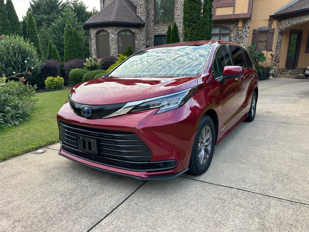 2021 Toyota Sienna - $25,000