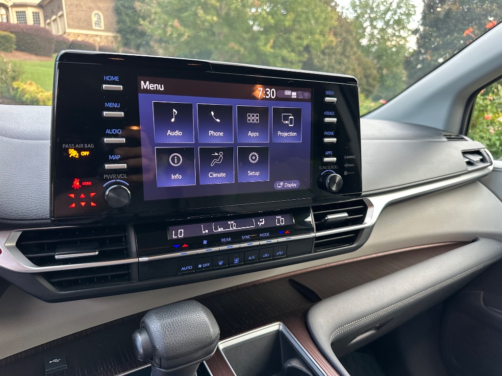 2021 Toyota Sienna - $25,000