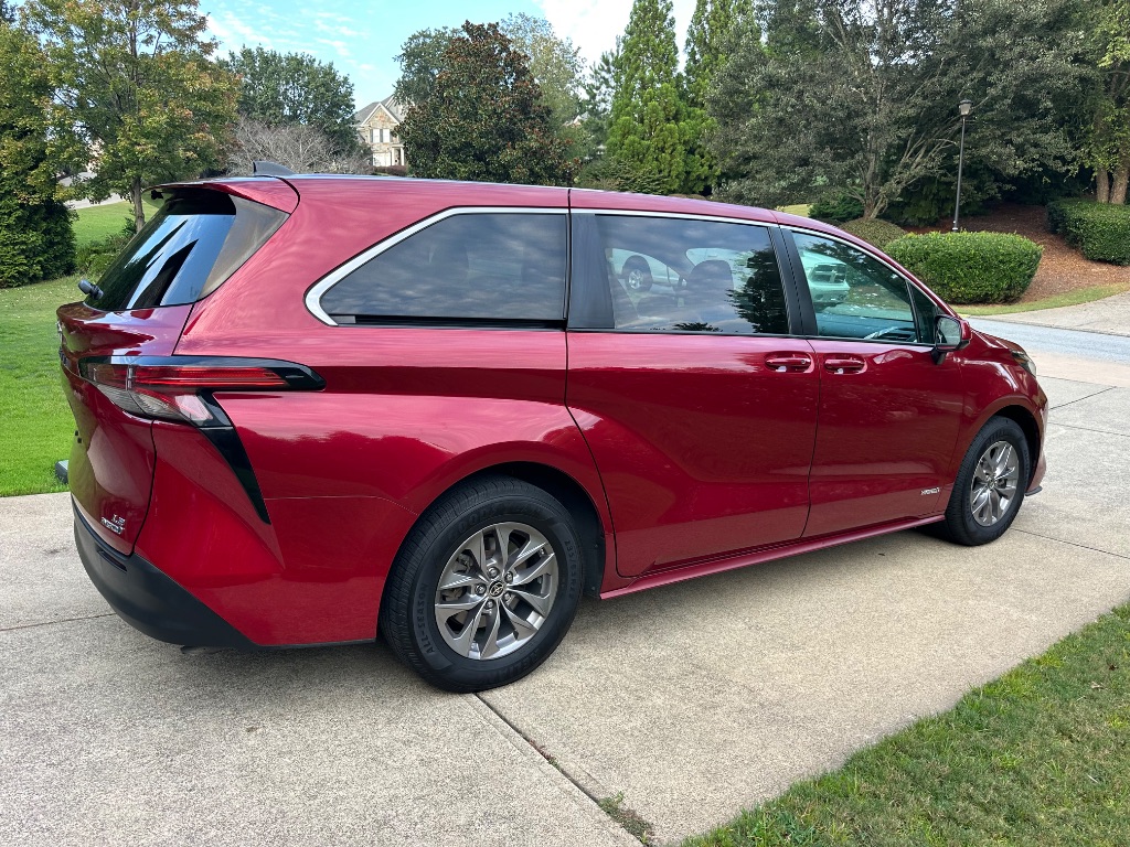 2021 Toyota Sienna - $25,000