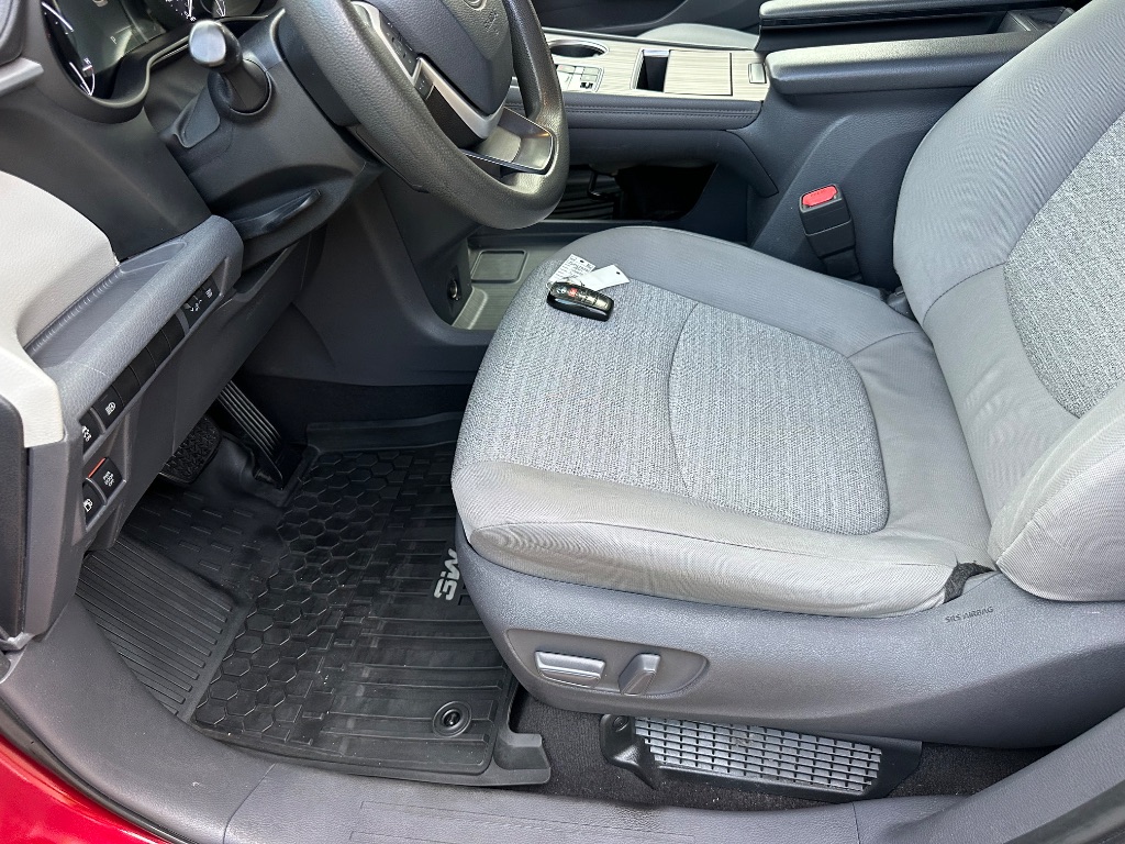 2021 Toyota Sienna - $25,000