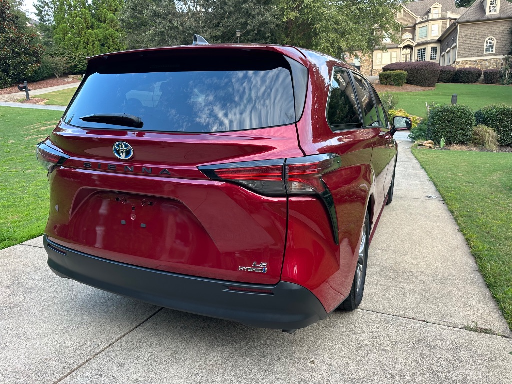 2021 Toyota Sienna - $25,000