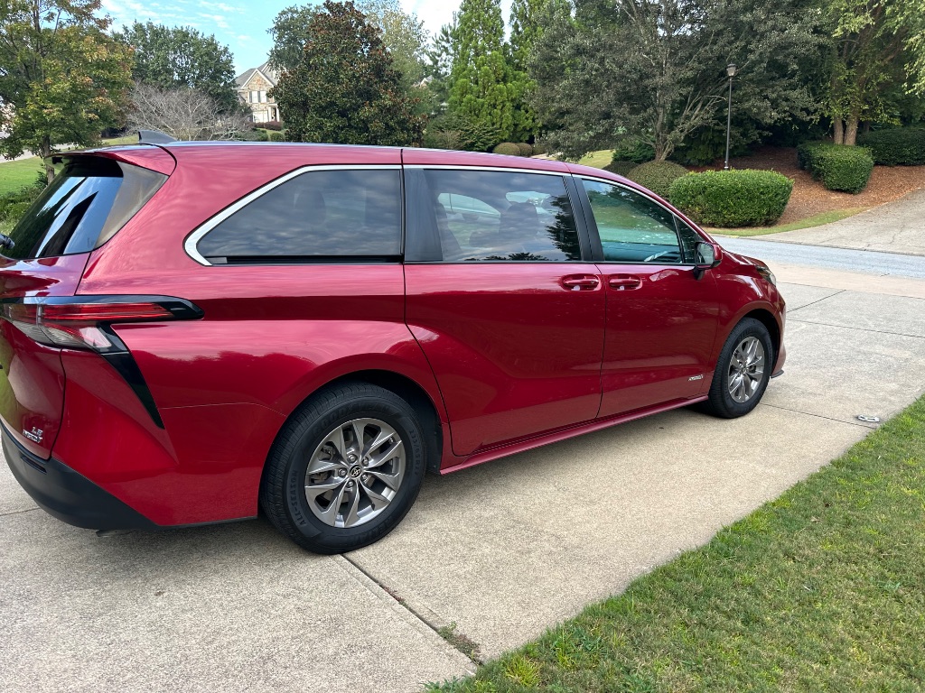 2021 Toyota Sienna - $25,000