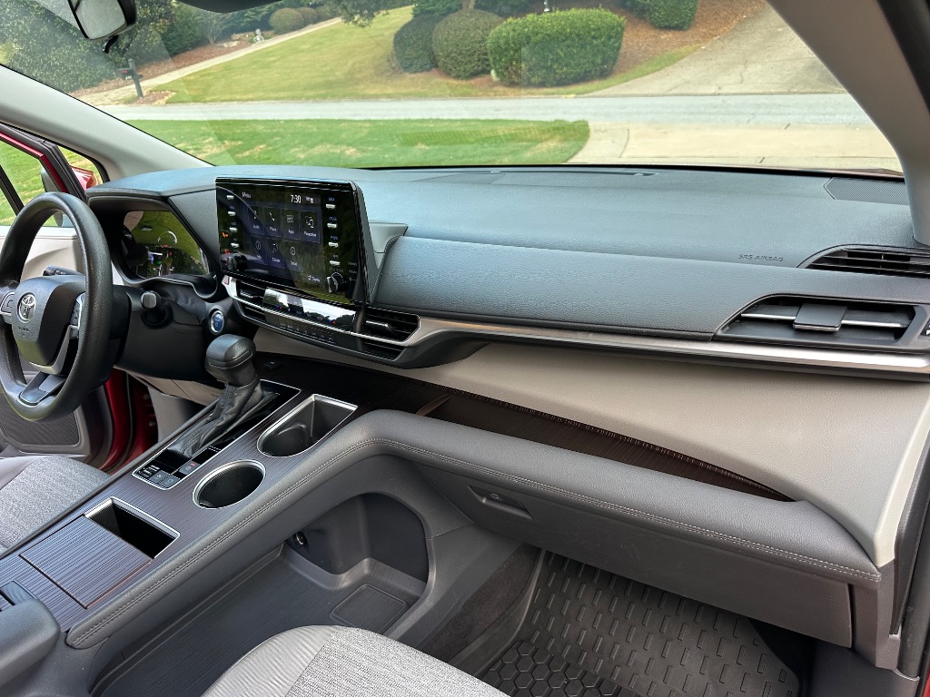 2021 Toyota Sienna - $25,000