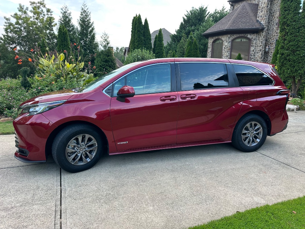 2021 Toyota Sienna - $25,000