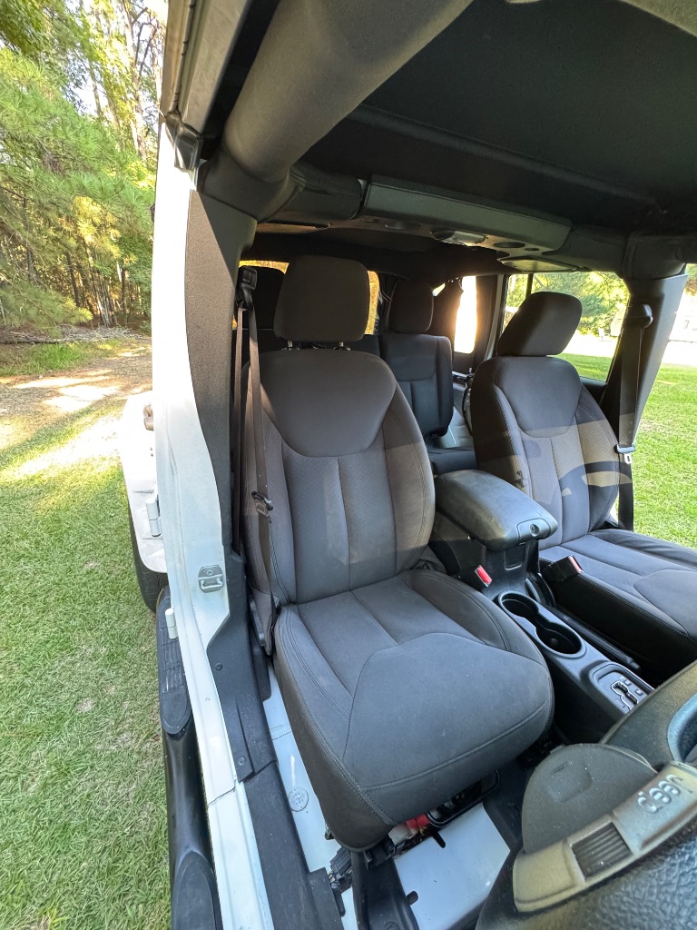 2015 Jeep Wrangler - $14,000
