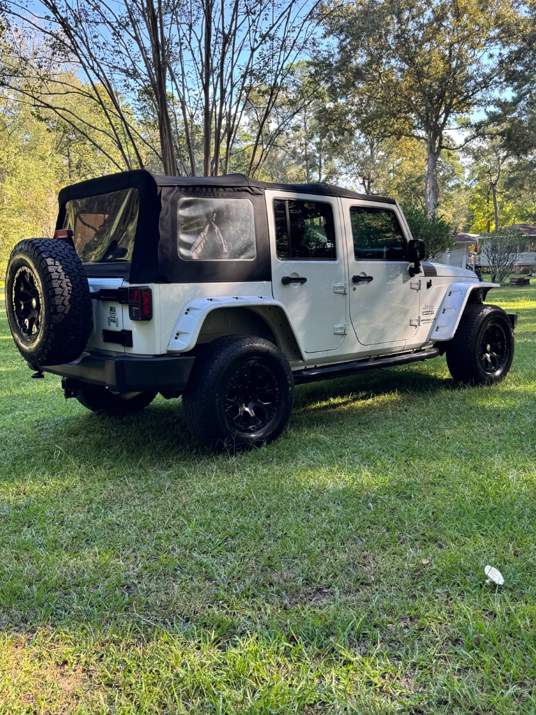 2015 Jeep Wrangler - $14,000