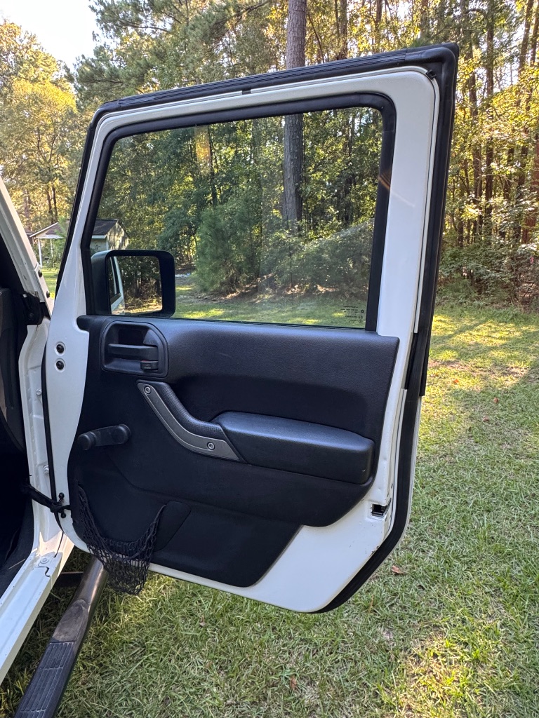 2015 Jeep Wrangler - $14,000