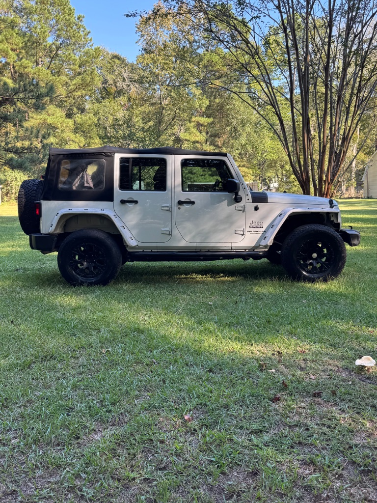 2015 Jeep Wrangler - $14,000