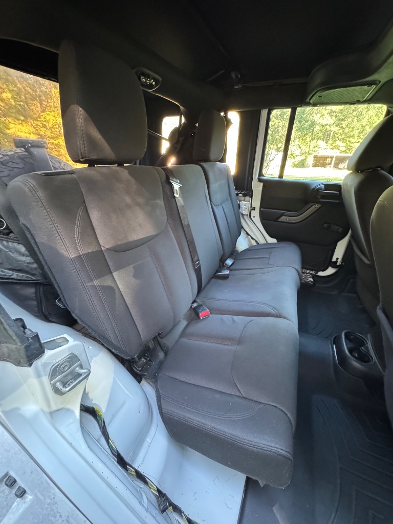 2015 Jeep Wrangler - $14,000