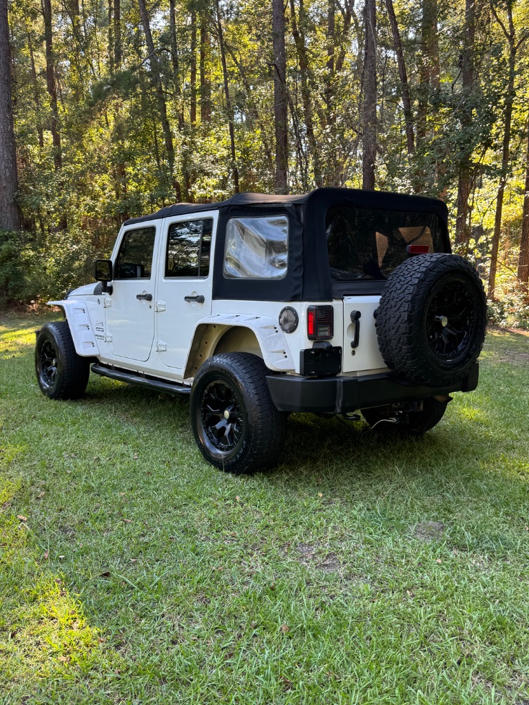 2015 Jeep Wrangler - $14,000