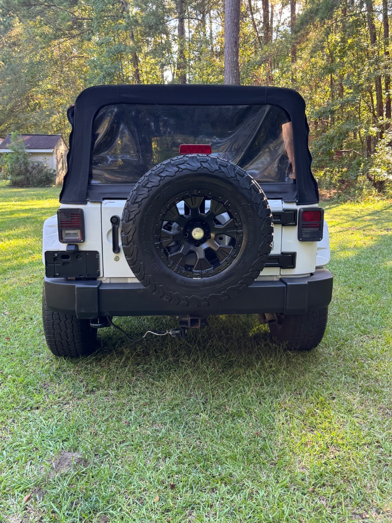 2015 Jeep Wrangler - $14,000