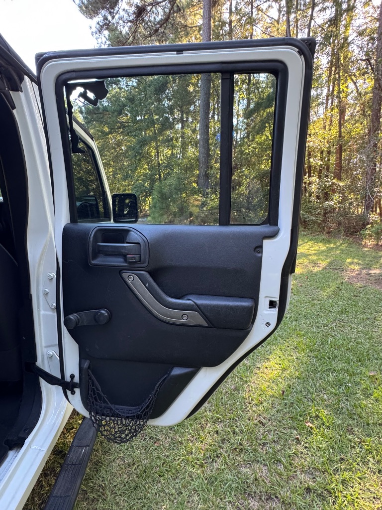 2015 Jeep Wrangler - $14,000