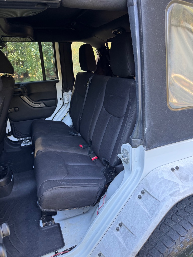 2015 Jeep Wrangler - $14,000