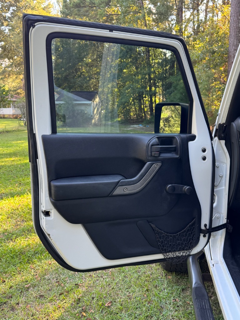 2015 Jeep Wrangler - $14,000