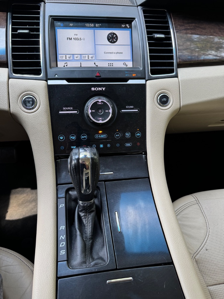 2018 Ford Taurus - $11,200