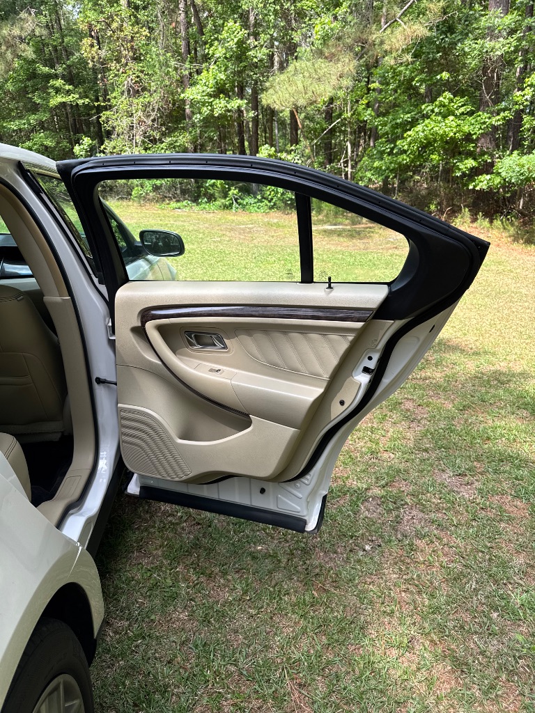 2018 Ford Taurus - $11,200