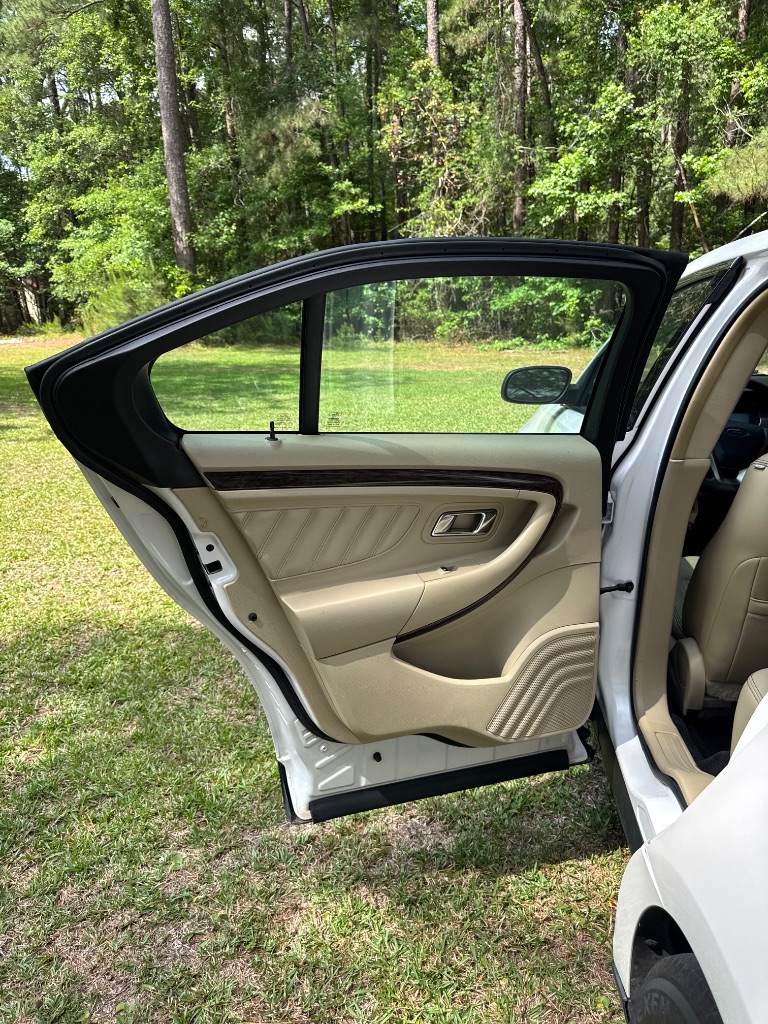 2018 Ford Taurus - $11,200