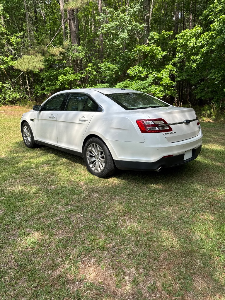 2018 Ford Taurus - $11,200
