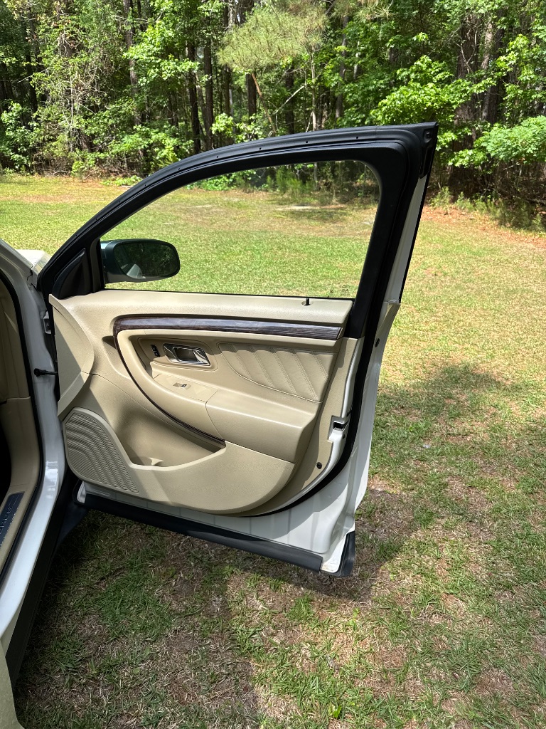 2018 Ford Taurus - $11,200