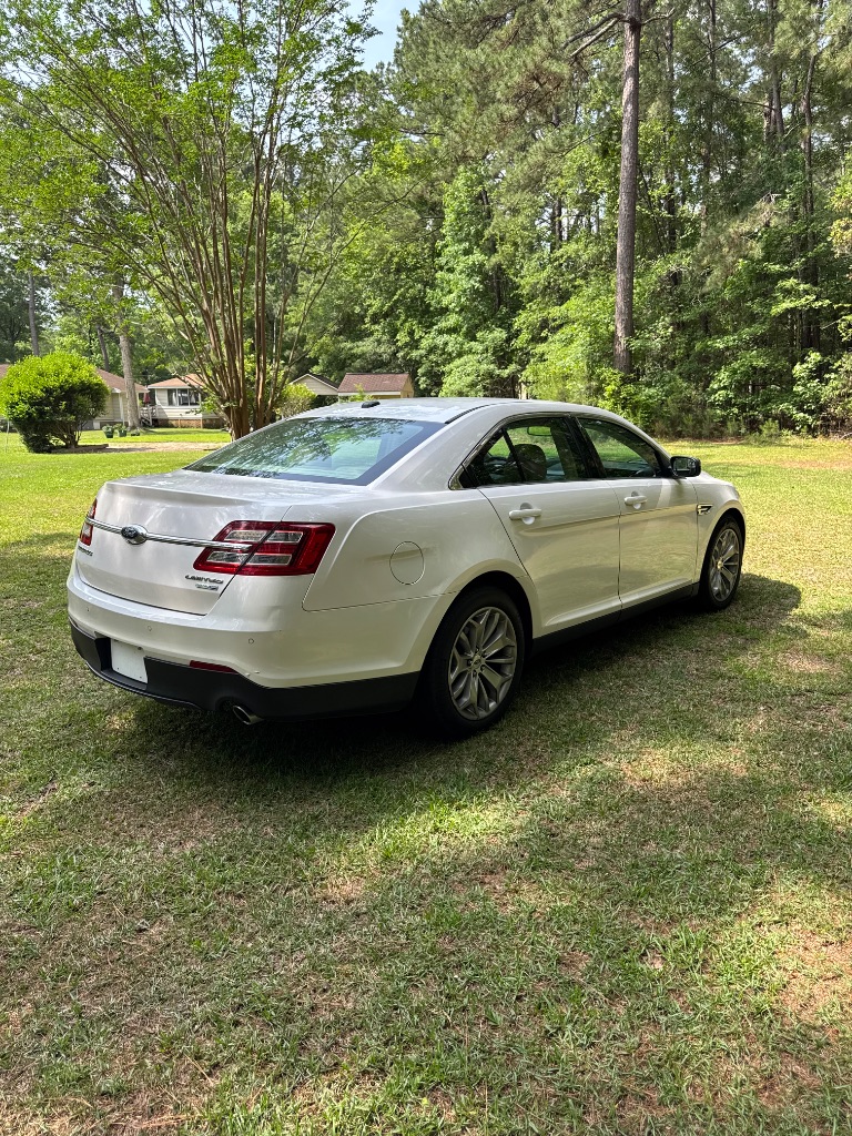 2018 Ford Taurus - $11,200