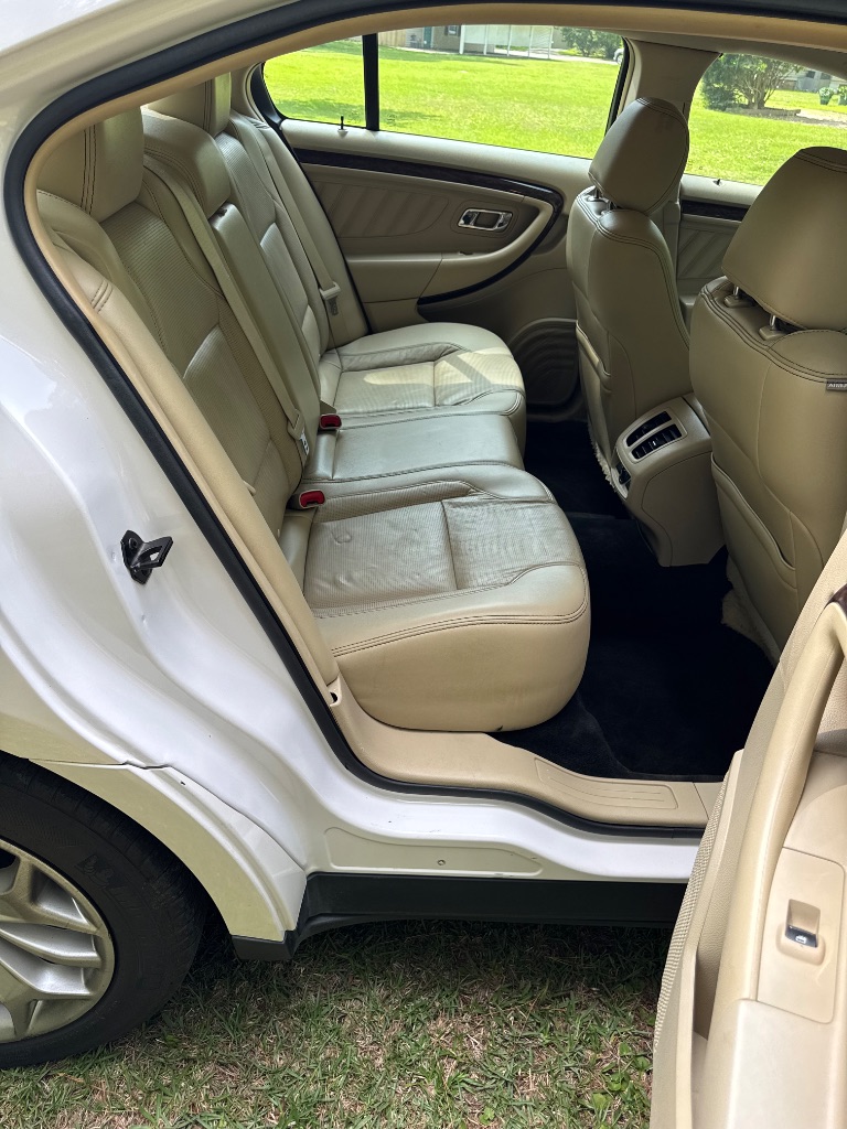 2018 Ford Taurus - $11,200