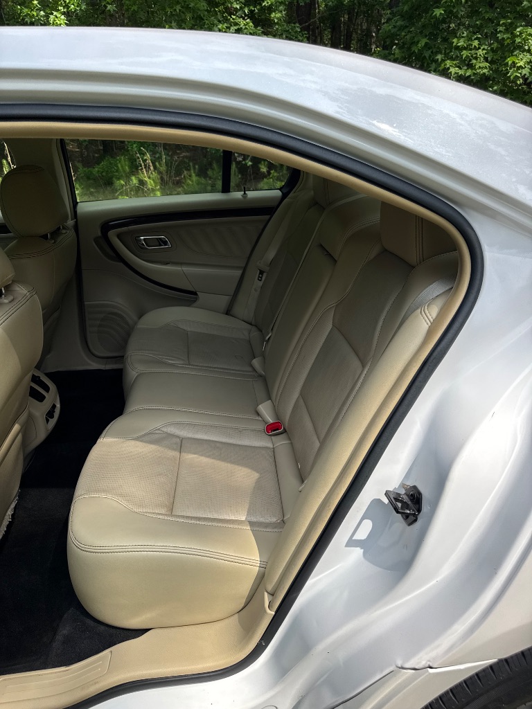2018 Ford Taurus - $11,200
