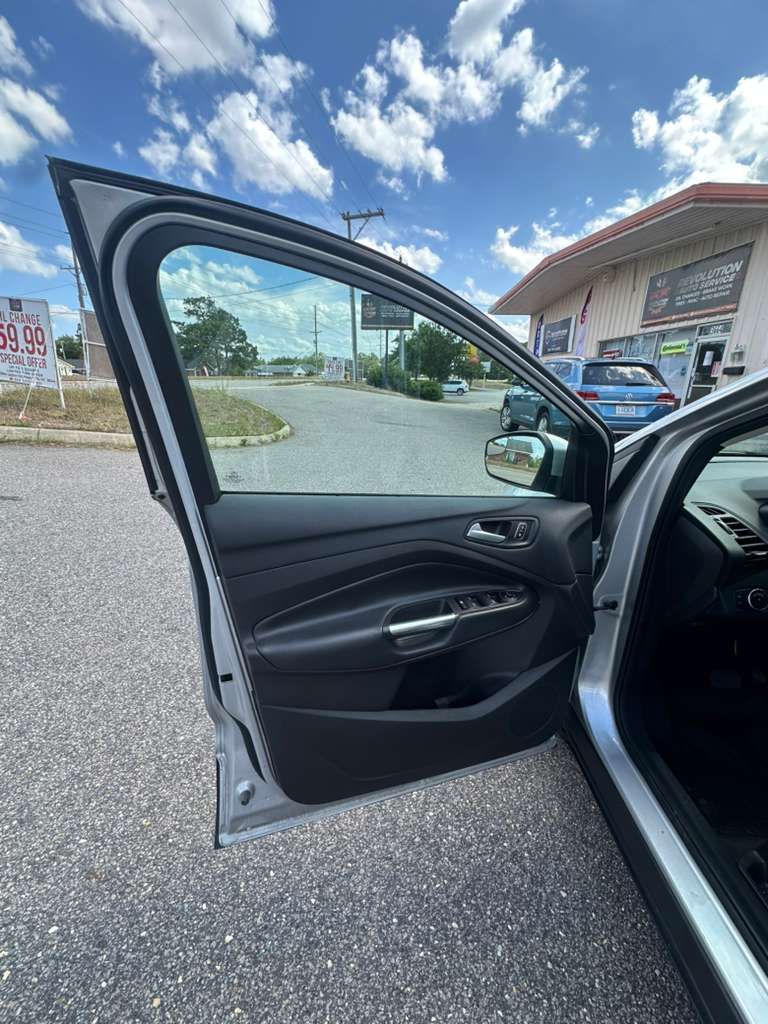 2018 Ford Escape - $9,500