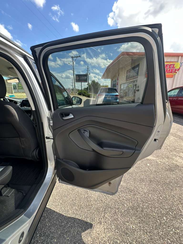 2018 Ford Escape - $9,500