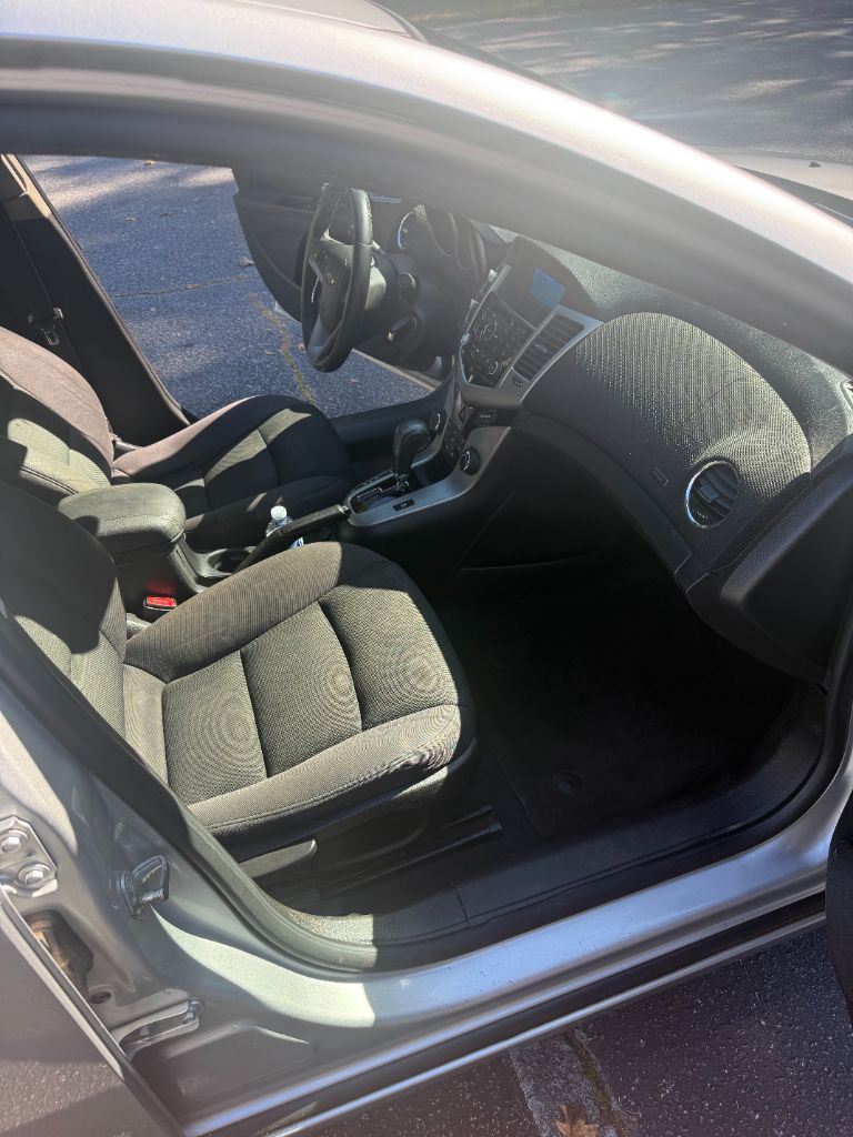 2014 Chevrolet Cruze - $3,199