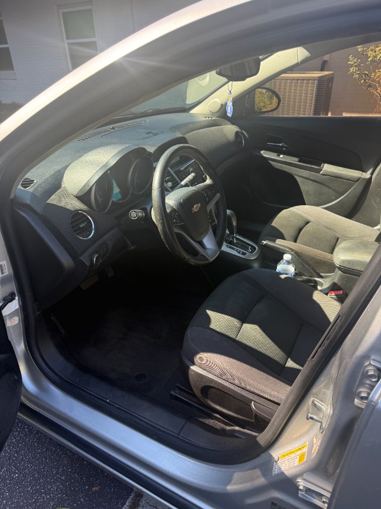 2014 Chevrolet Cruze - $3,199