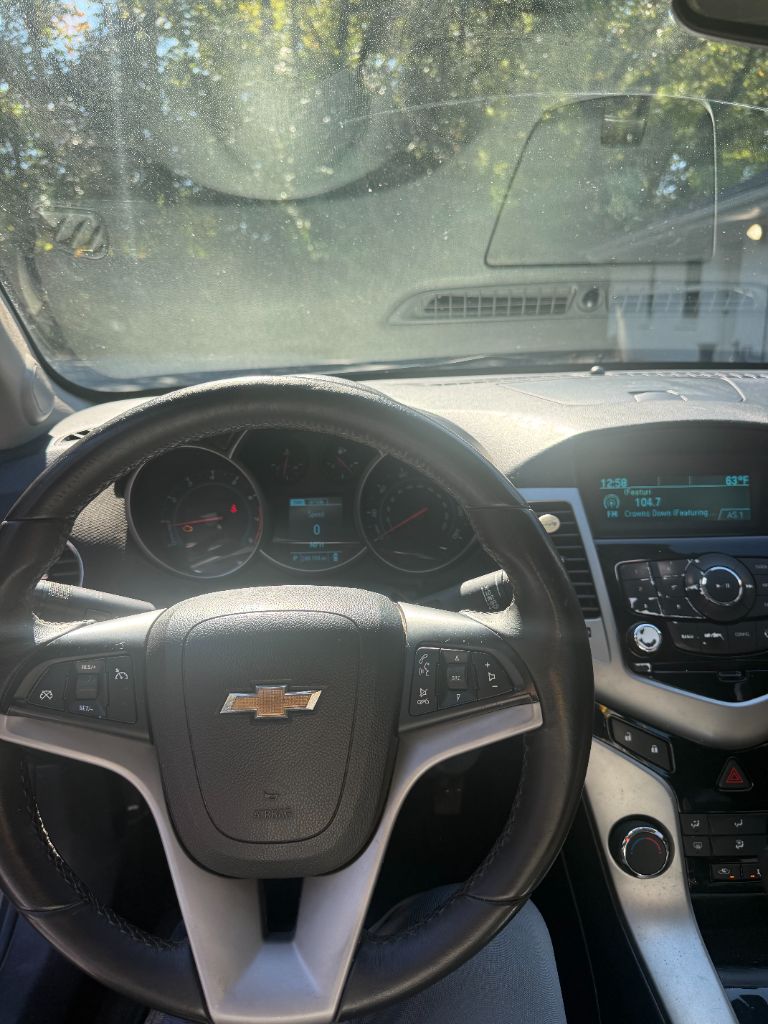 2014 Chevrolet Cruze - $3,199