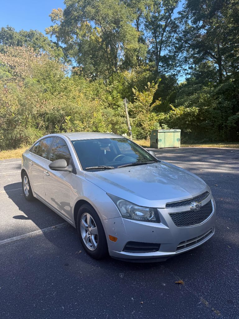2014 Chevrolet Cruze - $3,199