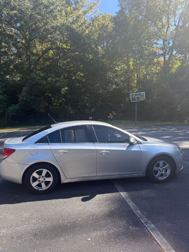 2014 Chevrolet Cruze - $3,199