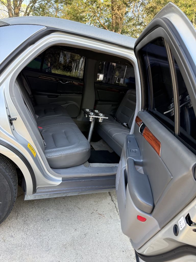 2003 Cadillac Limousine - $8,660