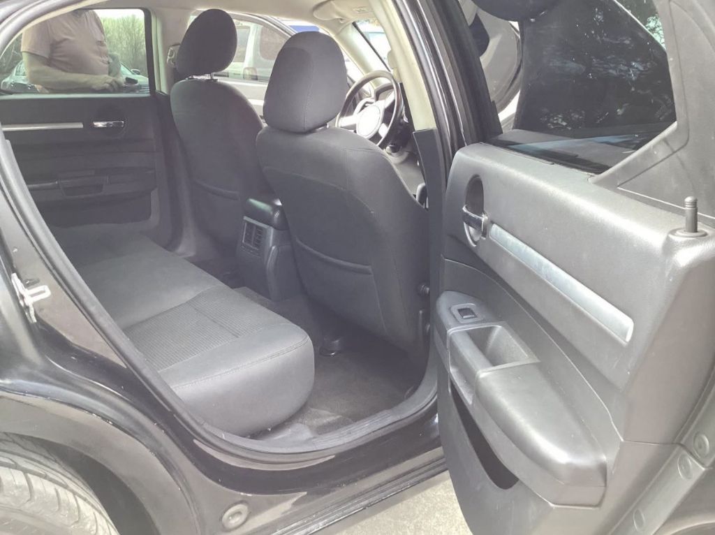 2010 Dodge Charger - $4,950